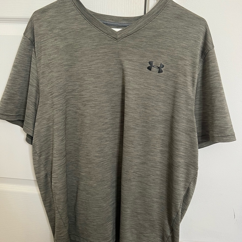Under Armour Men's Gray V-Neck Shirt